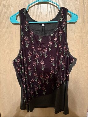 Sleeveless Floral-Print Tank Top in Dark Plum and Pink